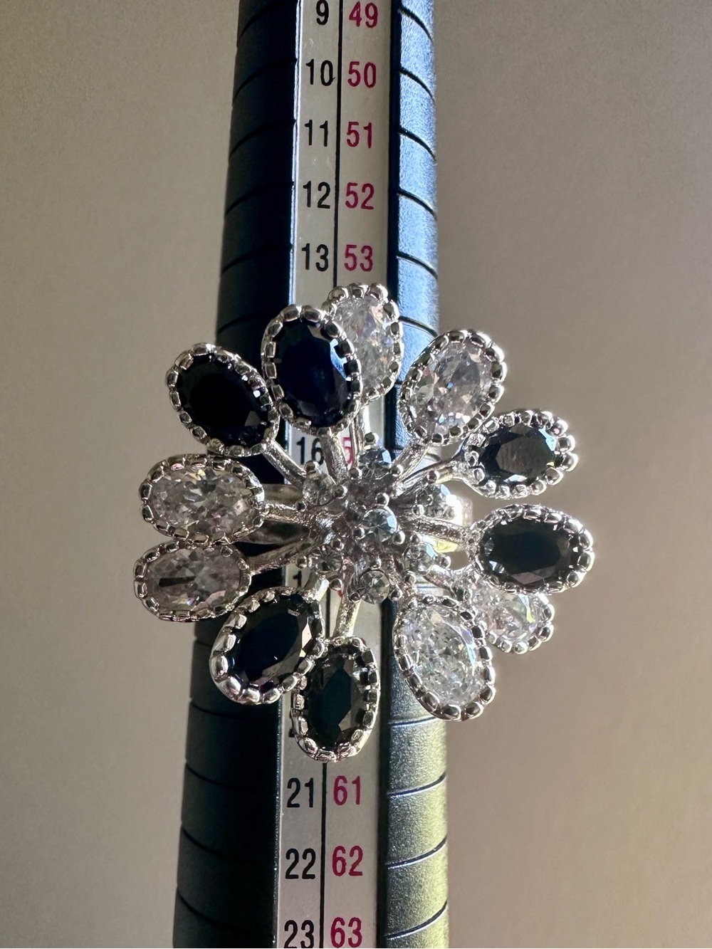TIVOLI SILVER FLORAL COCKTAIL RING W/BLACK&CLEAR GLASS STONES ADJUSTABLE PETALS